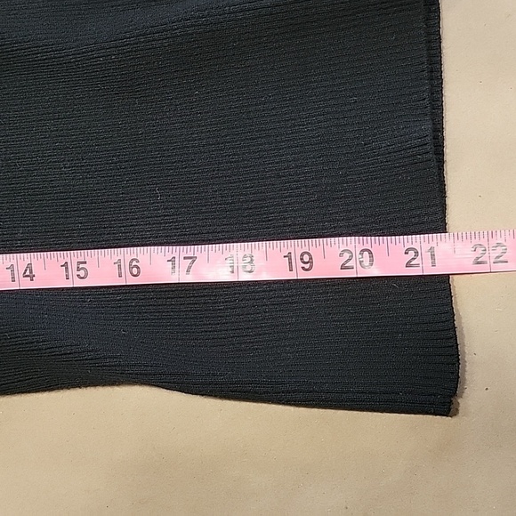 Halogen Size XS Black Ribbed Top, Long Sleeve, Sweetheart Neckline. Gently Used - Picture 10 of 12